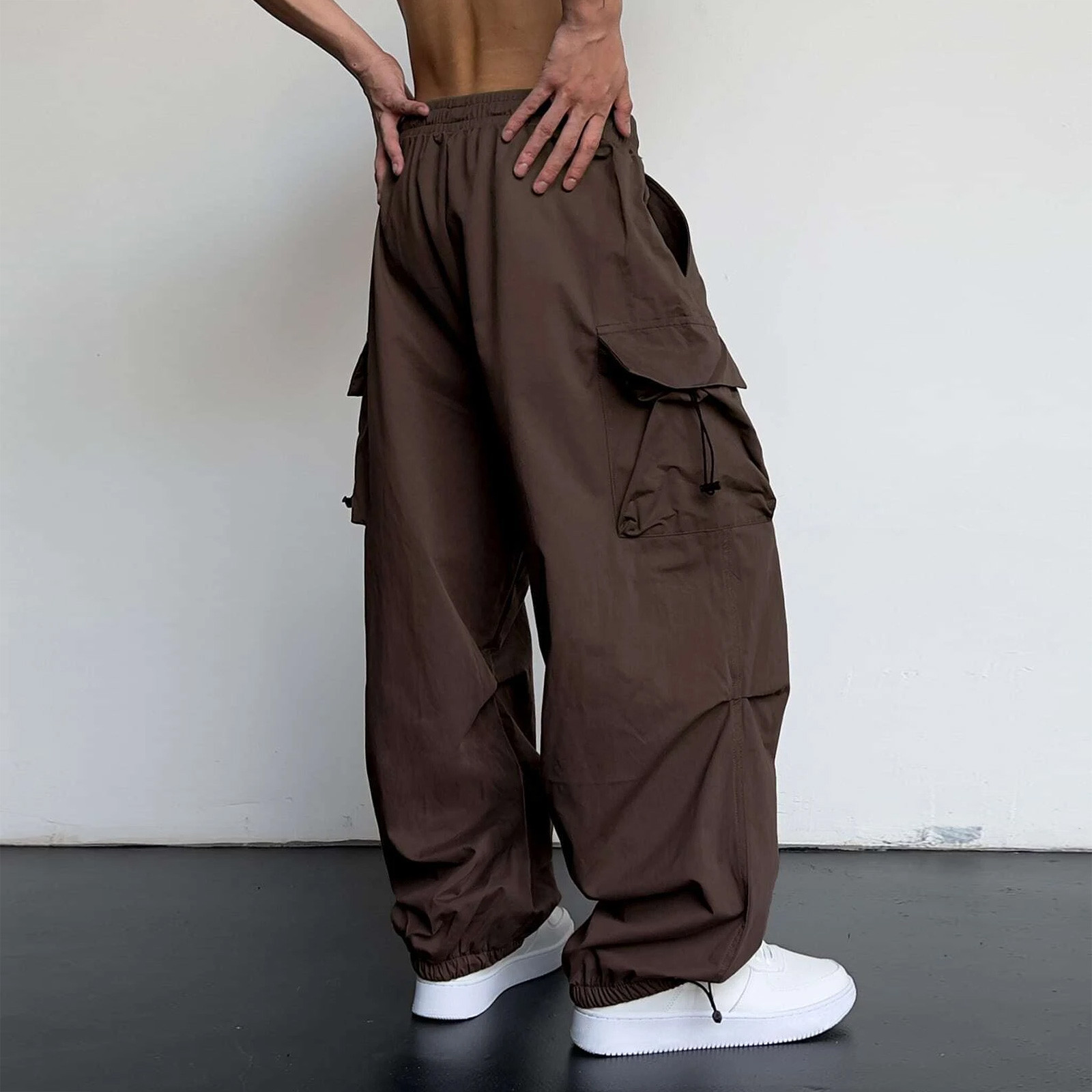 thumbnail image 4 of Pantalones cargo informales para hombre: color liso, cuatro bolsillos, cintura ajustable, material de imitación de sarga, ropa urbana para todas las estaciones, tallas US/UK/EU S-XXXL., 4 of 8